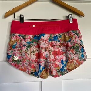 Lululemon Seawheeze Tracker Shorts, Size 4